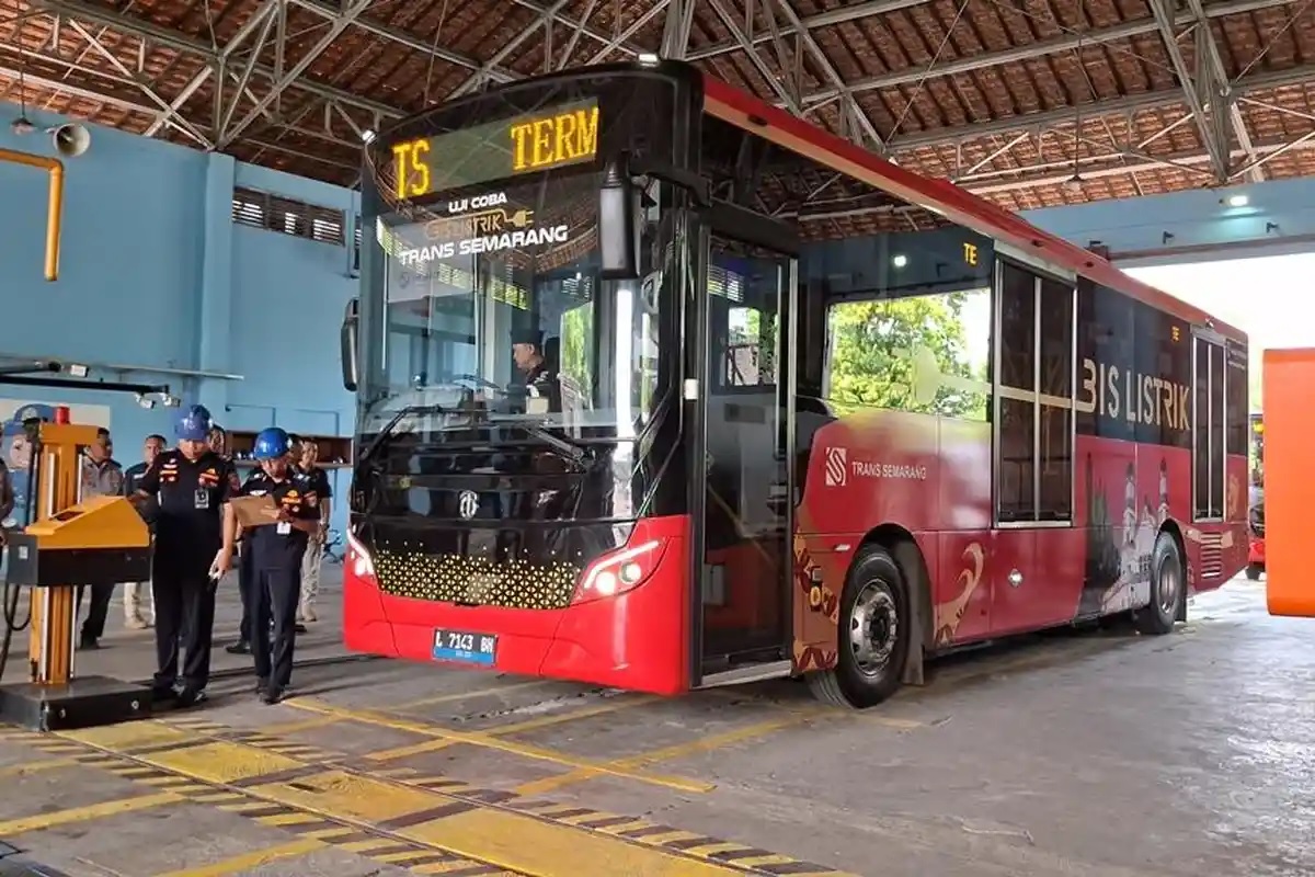 bus listrik, trans semarang, cumi-cumi darat, bus listrik trans semarang, Dadah Cumi-cumi Darat, Bus Listrik Trans Semarang Terbaru Sudah Anti Ngebul