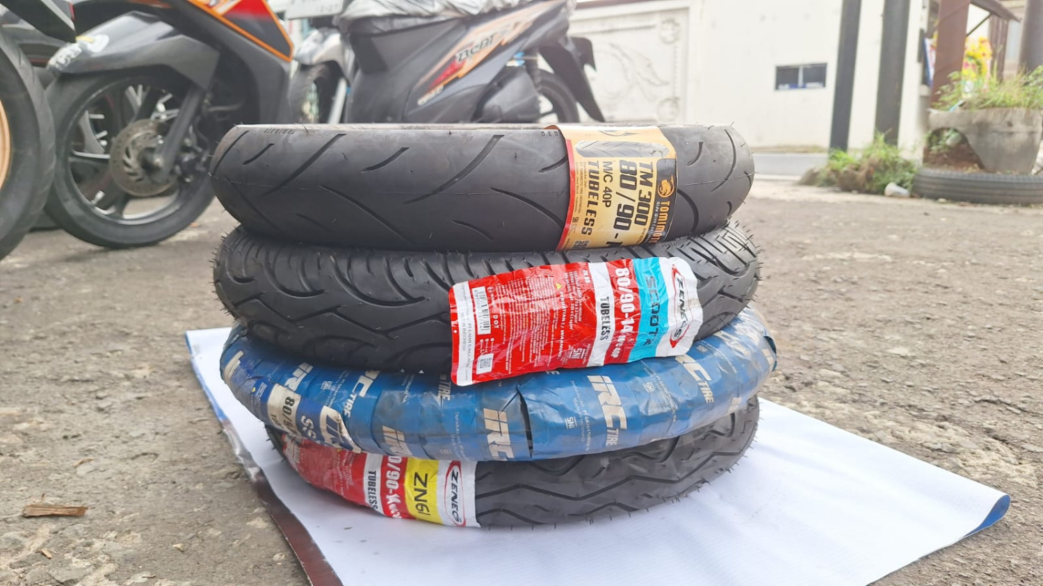 ban motor, ban motor matic, ban murah, Toko Ban Bunder, Tiga Pilihan Ban Motor Matic Murah yang Ramah di Kantong, Ada IRC!