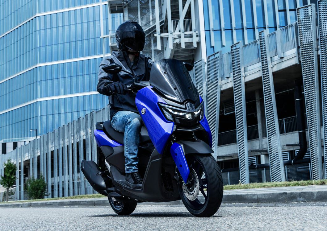 yamaha, motor matic, motor balap, Yamaha NMAX 125, Warnanya Bernuansa Racing, Inilah Versi Baru Yamaha NMAX yang Iritnya Tembus 49 Km/Liter