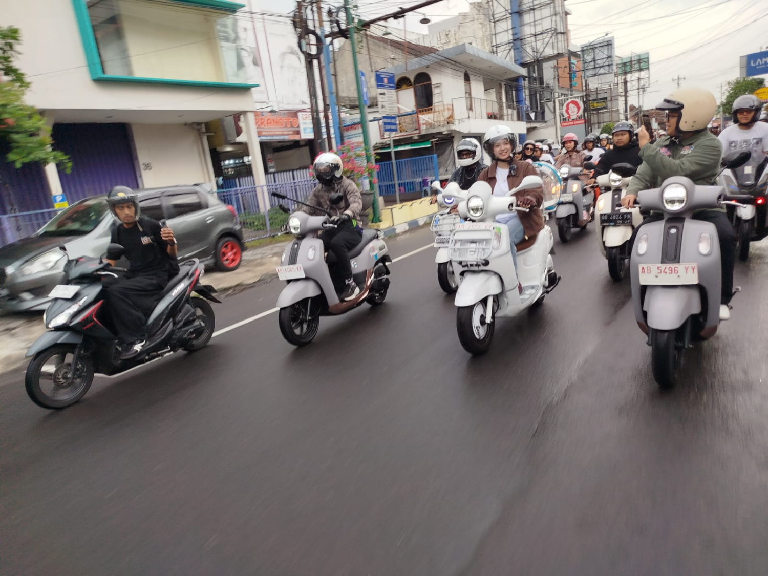yamaha, Yamaha Fazzio, Fazzio, Zee Asadel, Fazzio Youth Festival, Fazzio Youth Festival 2025, Si Cantik Zee Asadel Gak Takut Basah, Hujan-hujanan Jadi Leader City Touring Fazzio Youth Festival Yogyakarta 2025