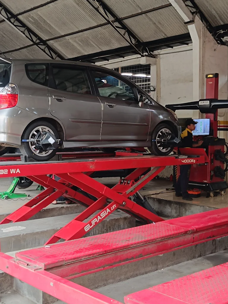 mobil, balancing, spooring ban, spooring, Seperti Ini Cara Cek Sendiri Mobil Perlu Spooring atau Tidak!