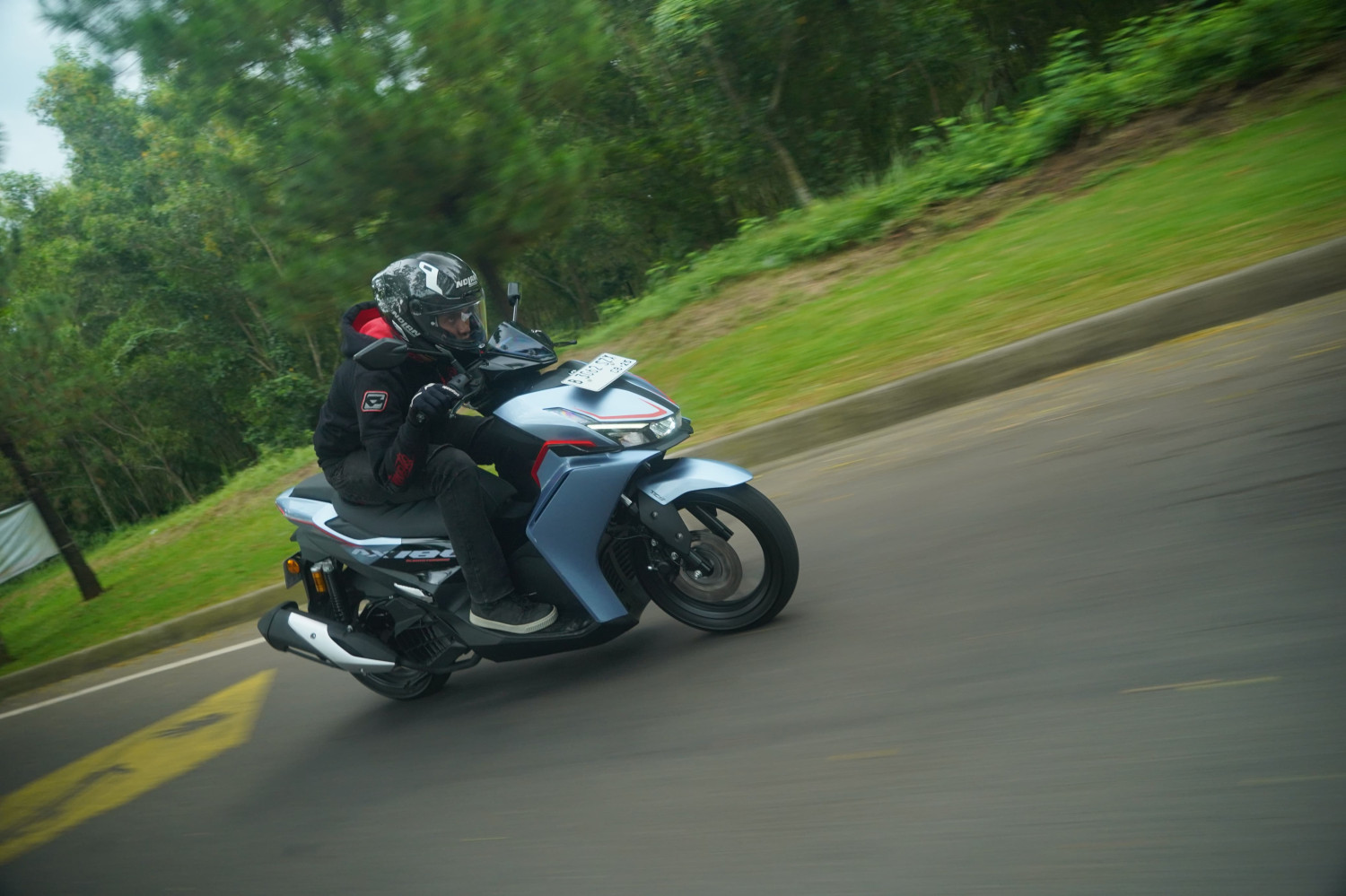 GridOto Award, QJMotor, GridOto Award 2025, QJMotor Raih Dua Penghargaan di GridOto Award 2025