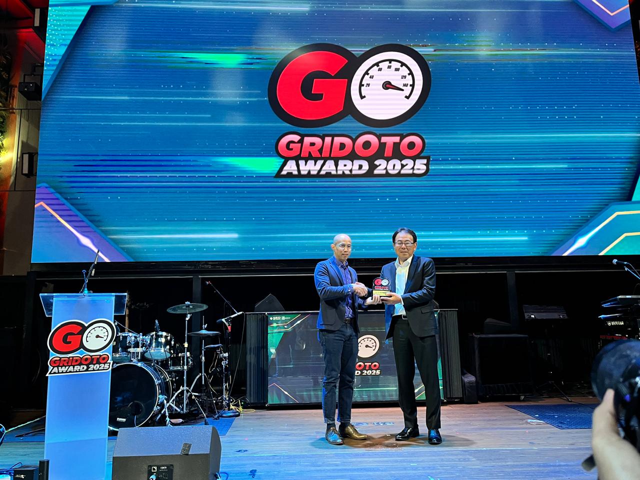 mitsubishi, pt mitsubishi motors krama yudha sales indonesia (mmksi), Mitsubishi Destinator, GridOto Award 2025, Destinator Raih Car of The Year GridOto Award 2025, Hadiah Perayaan 55 Tahun Mitsubishi di Indonesia