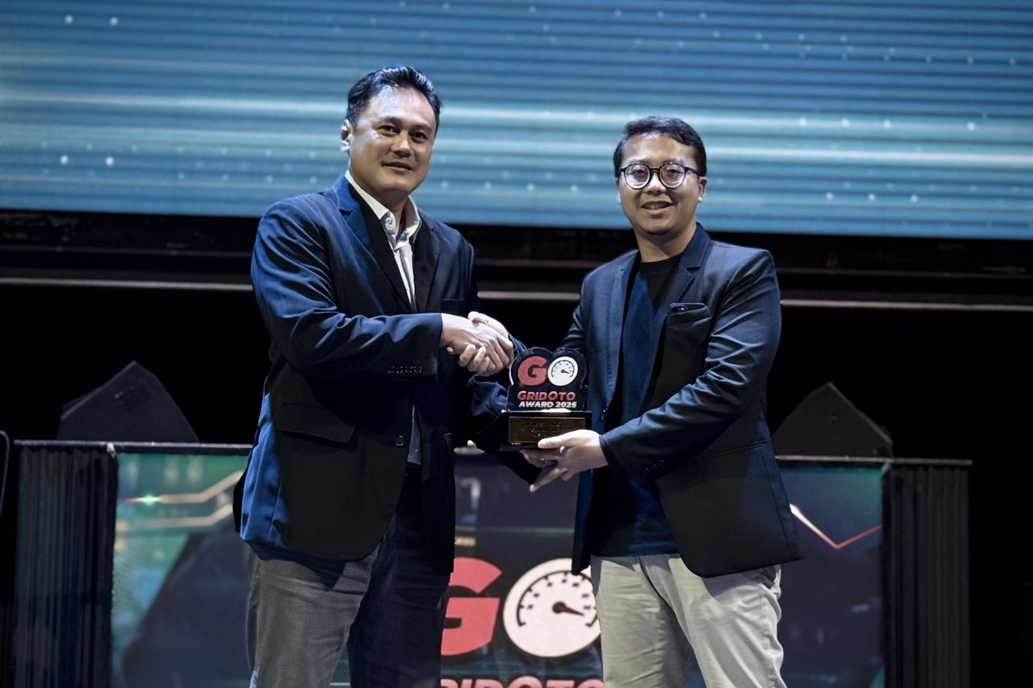 suzuki, Suzuki Fronx, Fronx, GridOto Award 2025, The Most Favorite Car 2025, Irit dan Canggih, Suzuki Fronx Raih The Most Favorite Car GridOto Award 2025