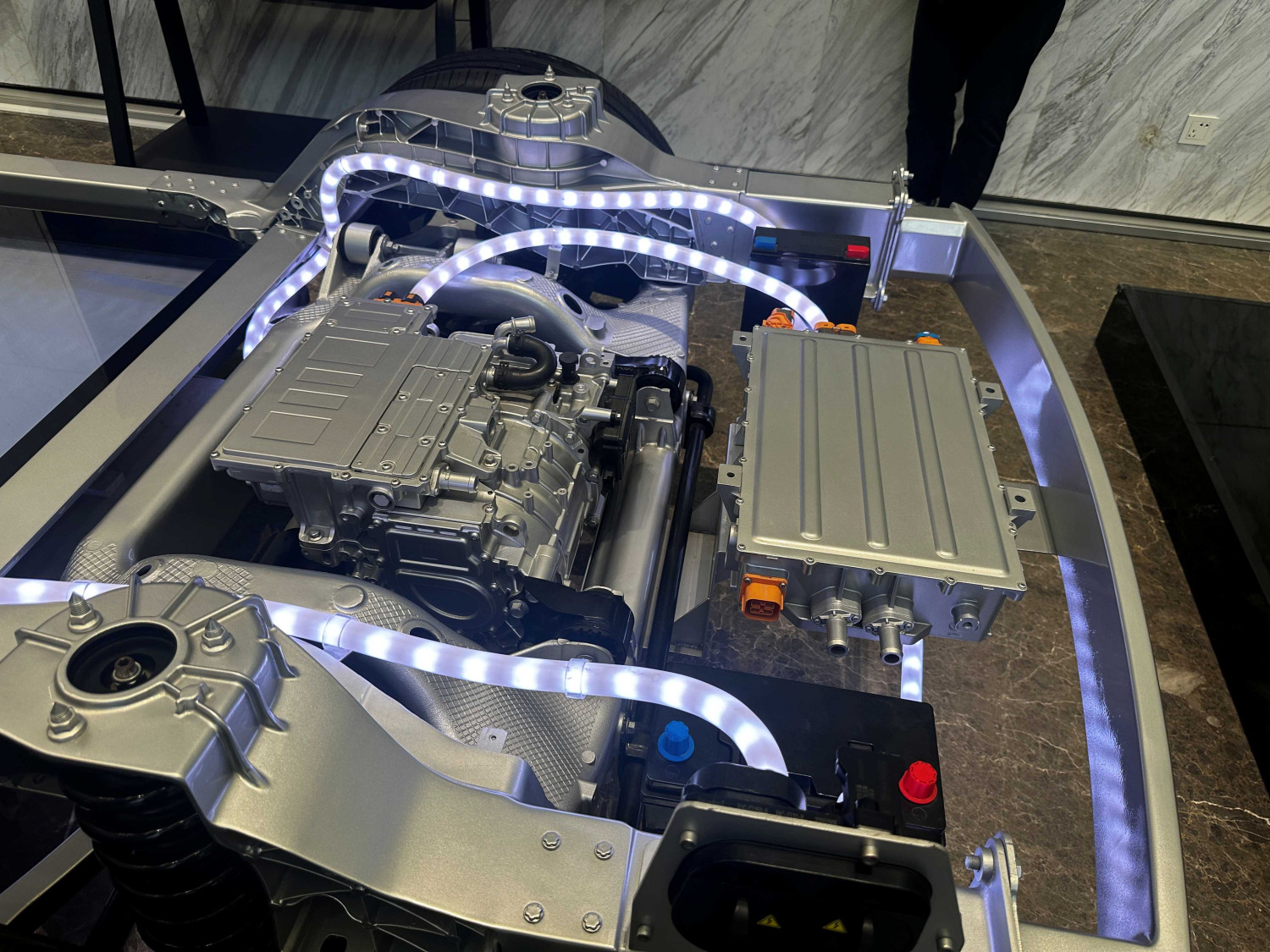 China, wuling, Geely, chery, phev, parade chindo, PHEV dan REEV, Dua Senjata Pabrikan Mobil Cina buat Gempur Jepang