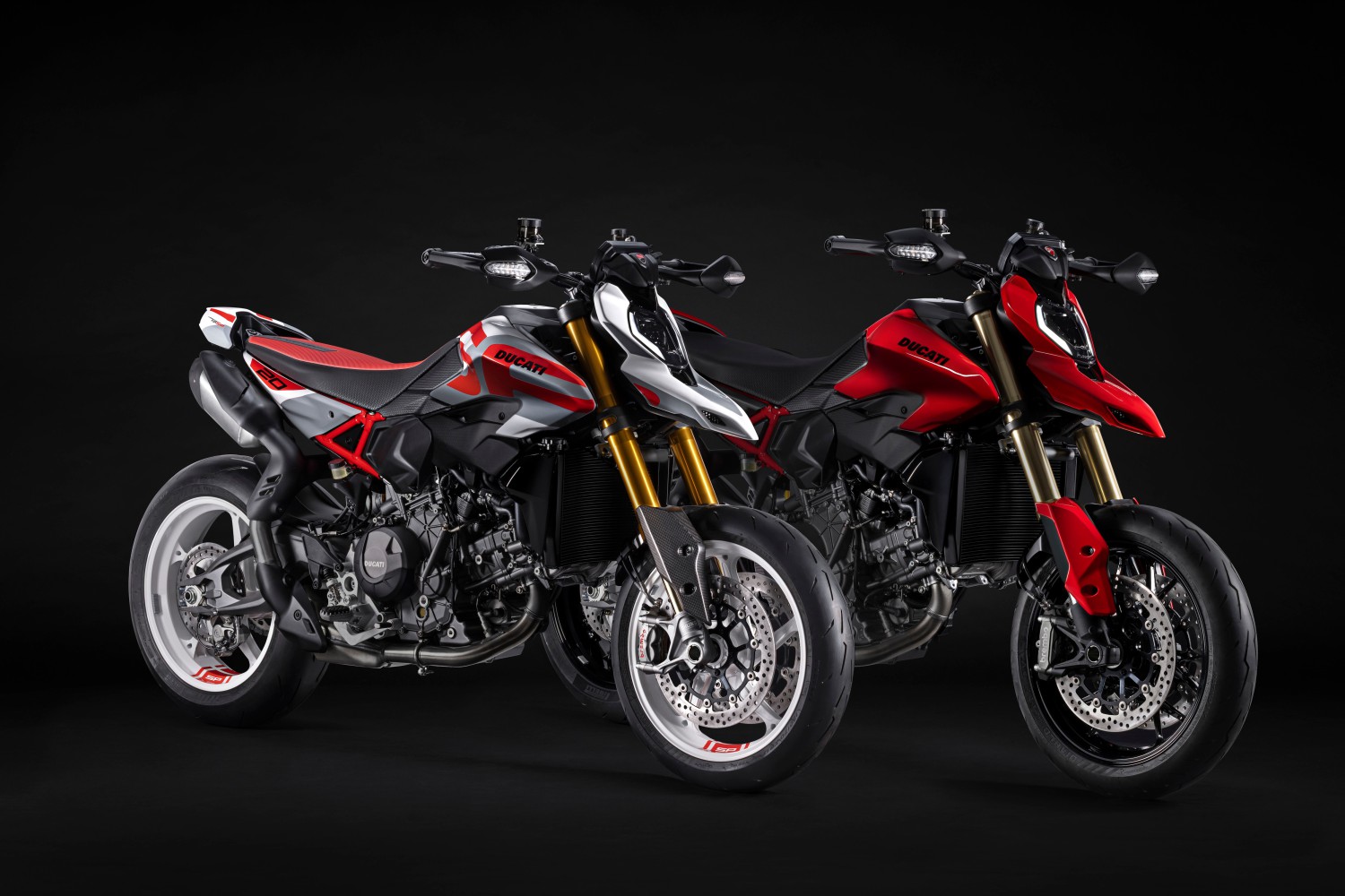 Ducati, EICMA 2025, Ducati Hypermotard V2, Ducati Hypermotard V2 SP, Spesifikasi Ducati Hypermotard V2, Pecinta Moge Italia Merapat, Ducati Hypermotard V2 dan V2 SP Versi 2026 Resmi Meluncur Pakai Rangka Monokok