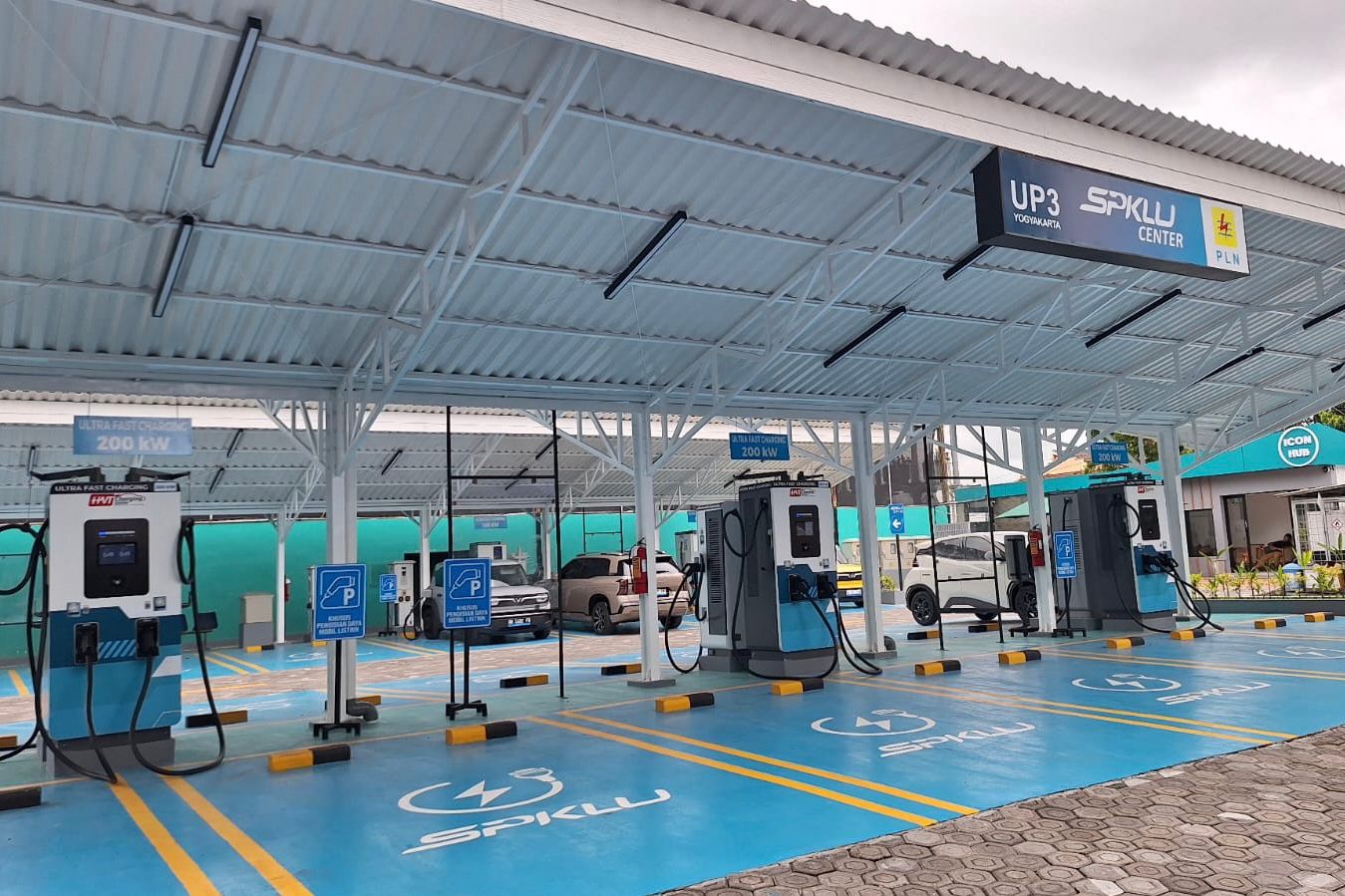 mobil listrik, SPKLU, Libur Nataru 2026, Lonjakan Penggunaan EV Libur Nataru, SPKLU PLN Tambah 3 Kali Lipat