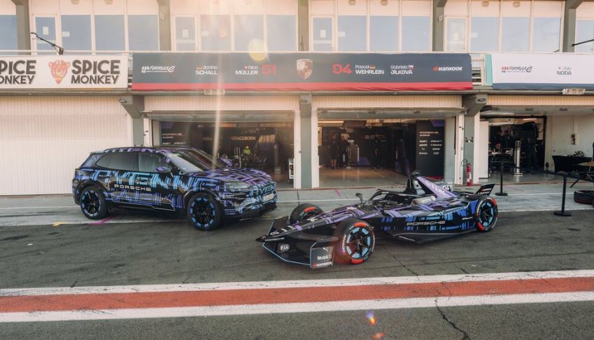porsche, formula e, porsche cayenne, Porsche 99X Electric, Florian Modlinger, Dibekali Inovasi Balap Formula E, Porsche Cayenne Electric Bisa Tempuh 300 Km Modal Ngecas 10 Menit