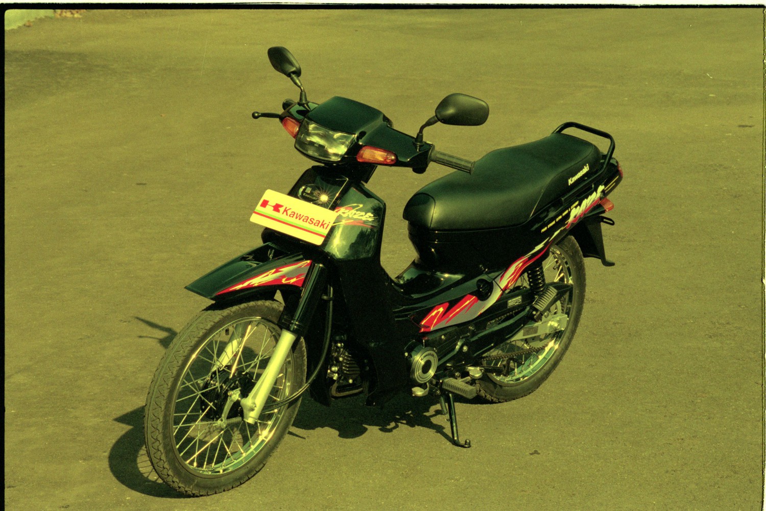 Indonesia, harga, motor bebek, 90an, kawasaki kaze, Ternyata segini Harga Kawasaki Kaze Pas Pertama Dijual di Indonesia
