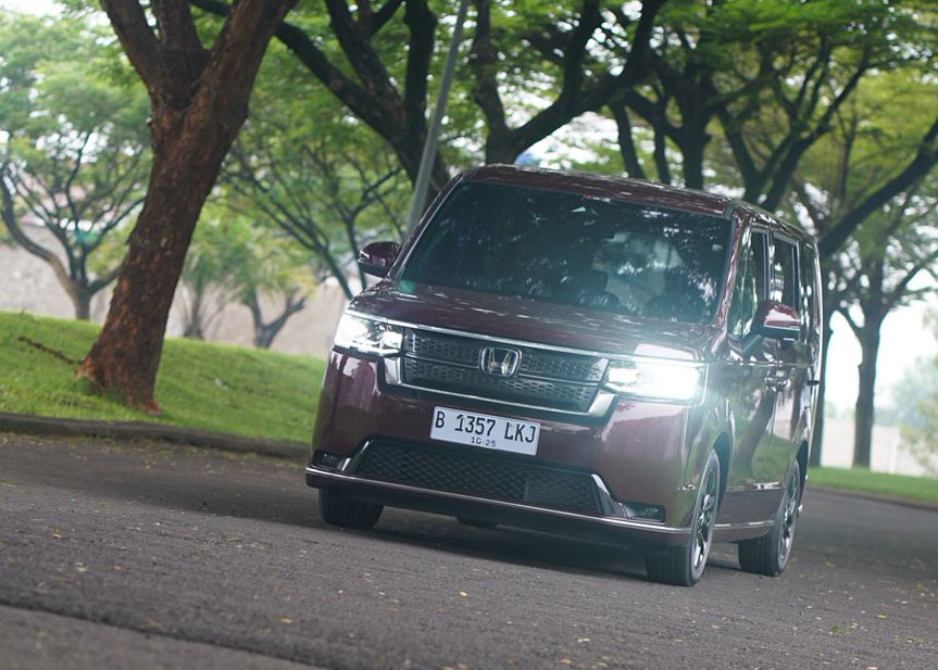 mobil baru, honda, medium mpv, Honda Step WGN e:HEV, GridOto Award 2025, Kunci Sukses Honda Step WGN Hybrid, Best Medium MPV GridOto Award 2025