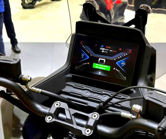matic adventure, voge, EICMA 2025, skutik gede, Voge SR450X, Cocok Buat Berpetualang, Voge Luncurkan Skutik Gede Bermesin Dua Silinder