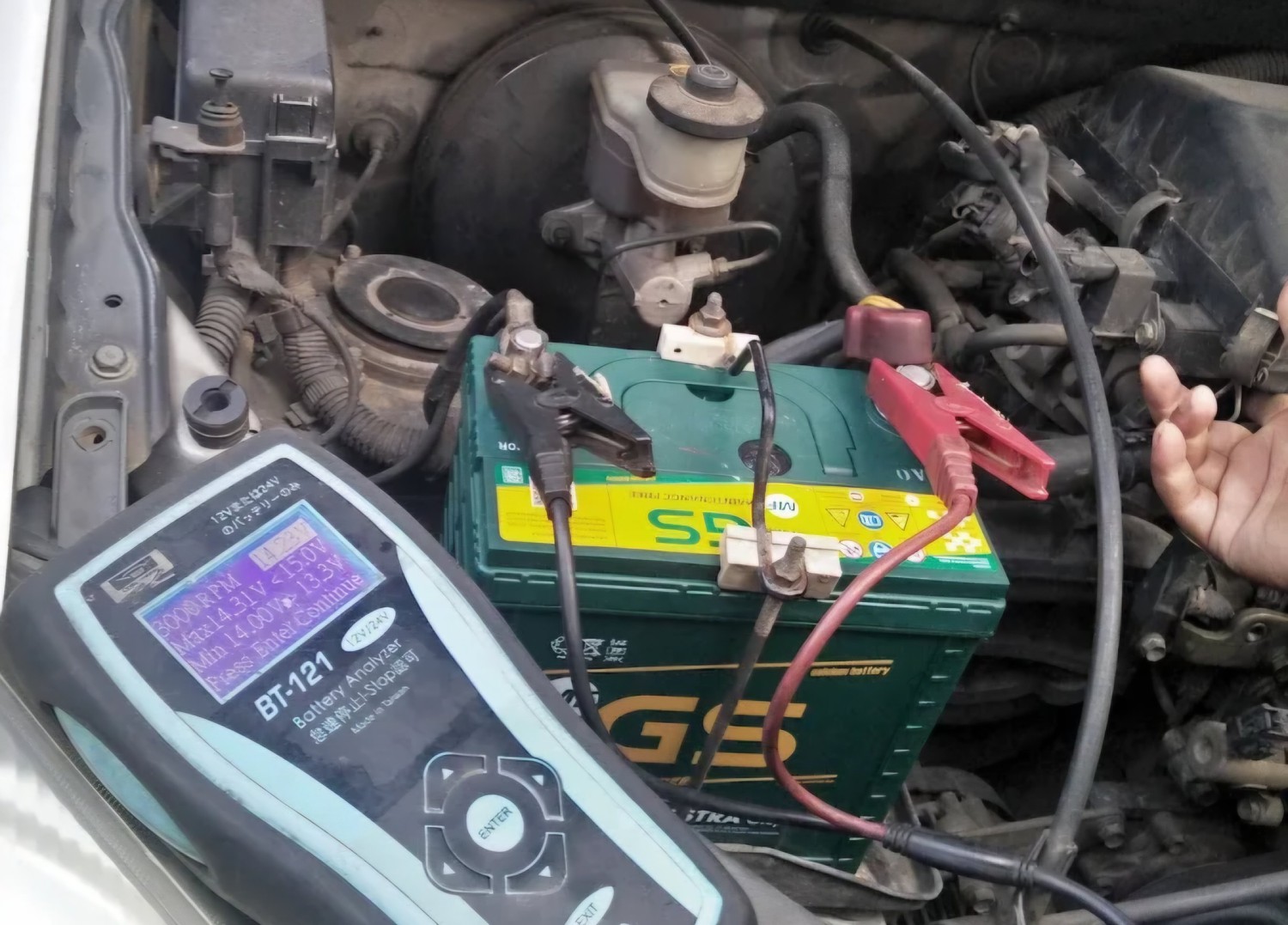 mobil, mati, listrik, kotor, accu, alternator, Aki Mobil Mendadak Mati? Kenali Komponen yang Sering Jadi Penyebabnya