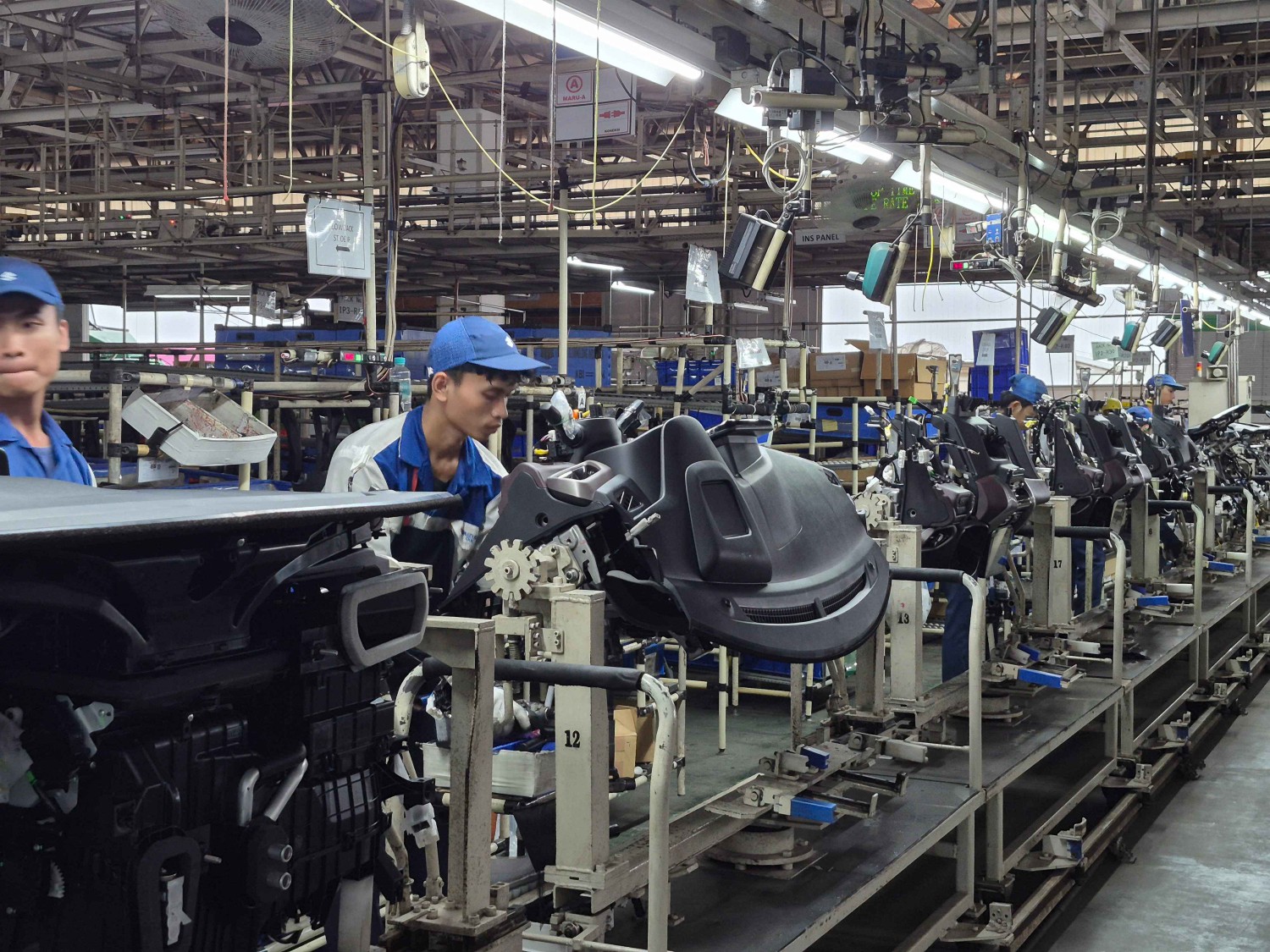mobil, suzuki, ertiga, perakitan, Fronx, Melihat Perakitan Suzuki Fronx, Ertiga, dan XL7 di Pabriknya Langsung