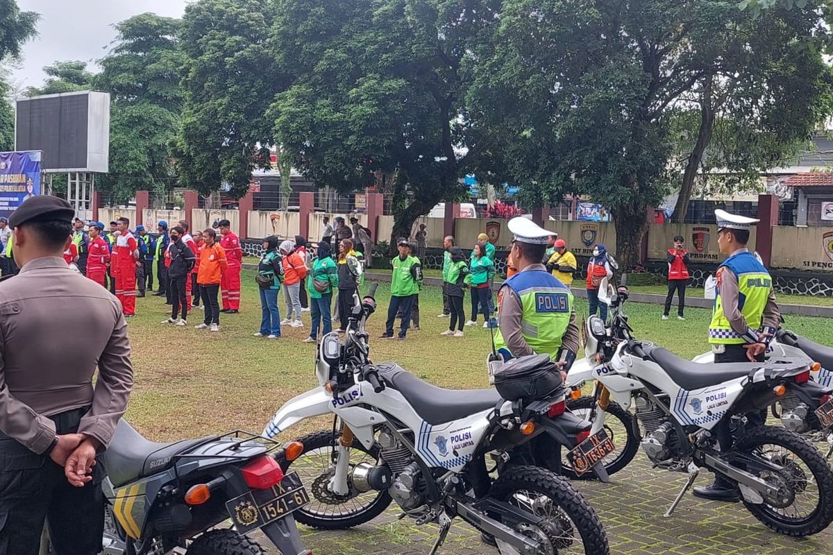 ojek online, tilang, helm ojek online, Operasi Zebra Candi 2025, Parfum Ojek Online, Parfum Jadi Senjata Para Ojek Online Terhindar dari Tilang Polisi, Begini Caranya