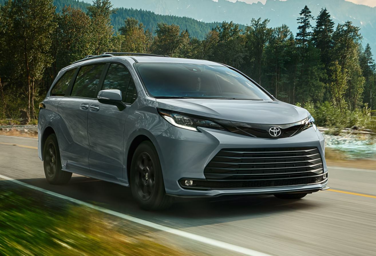 mobil keluarga, toyota, mobil baru, veloz, Toyota Sienna, Mirip Veloz Versi Premium, Mobil Keluarga Baru Toyota Ini Punya Konsumsi BBM 15 Km/liter