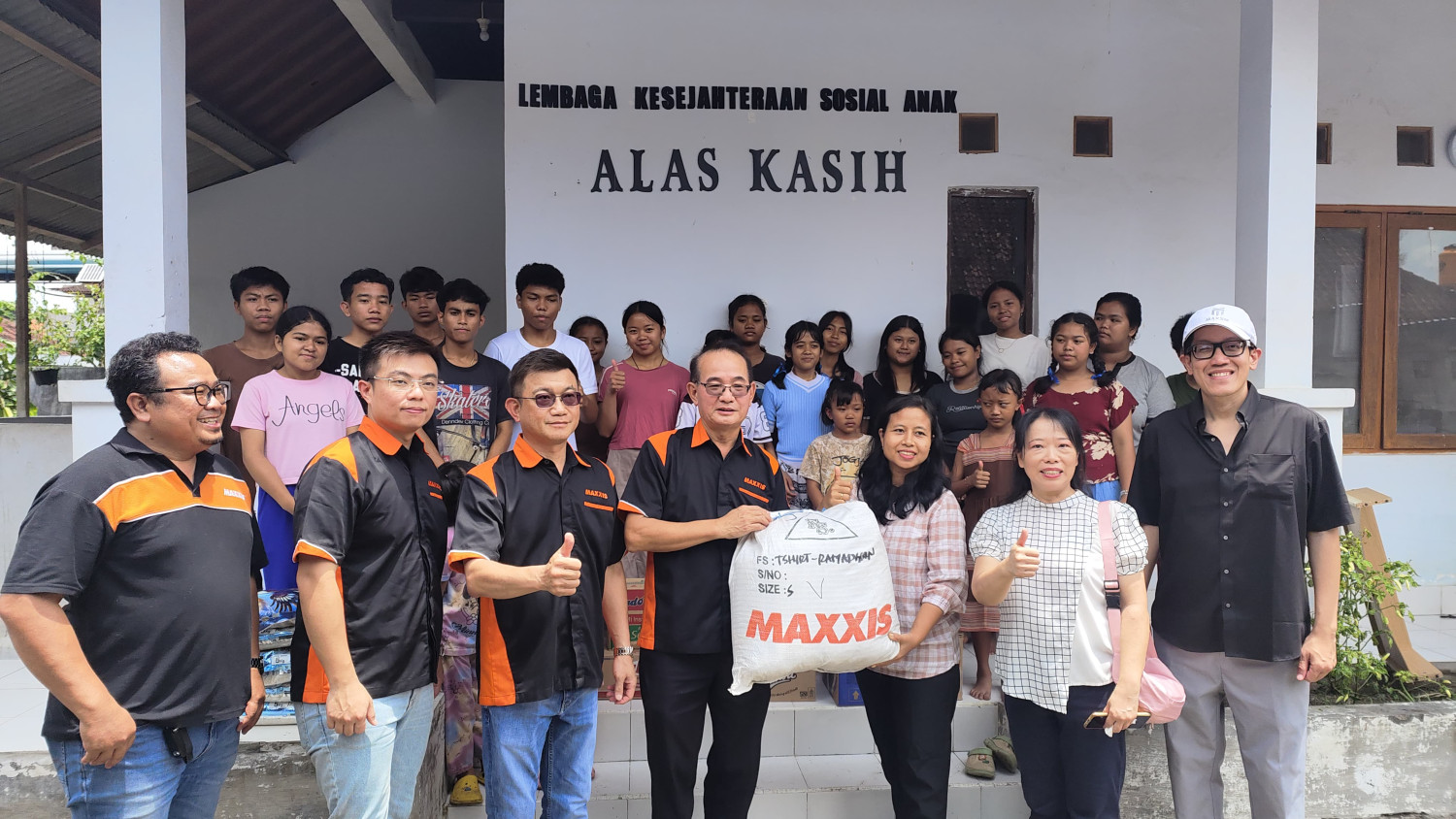 toko ban, ban maxxis, PT Maxxis International Indonesia, M2TC BMC Shop Bali, Maxxis Motorcycle Tire Center (M2TC), M2TC BMC Shop Bali Resmi Dibuka, Langsung Beri Manfaat Dengan Aksi Sosial