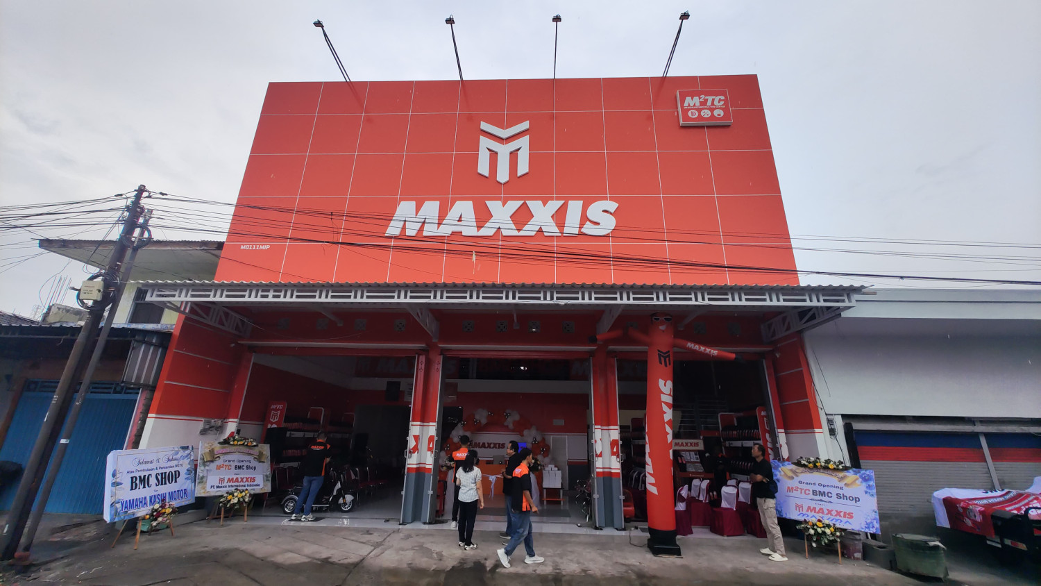 toko ban, ban maxxis, PT Maxxis International Indonesia, M2TC BMC Shop Bali, Maxxis Motorcycle Tire Center (M2TC), M2TC BMC Shop Bali Resmi Dibuka, Langsung Beri Manfaat Dengan Aksi Sosial