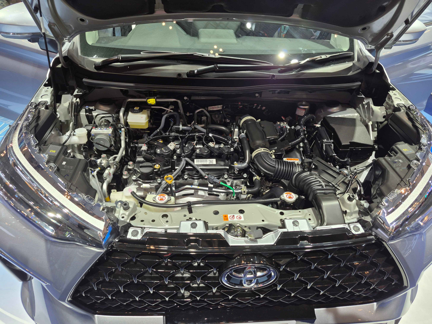 toyota, harga, yaris, hybrid, cross, veloz, GJAW 2025, Melihat Teknologi Hybrid Paralel Toyota Veloz, Mirip Yaris Cross?