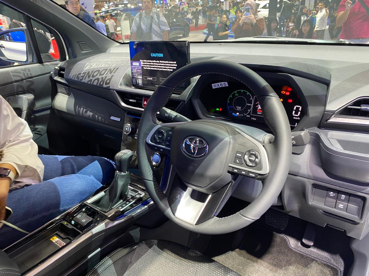 kabin, toyota veloz, Toyota Veloz Hybrid, veloz hybrid, Toyota Veloz Hybrid Terbukti Nyaman, Kabinnya Bisa Sesenyap Ini