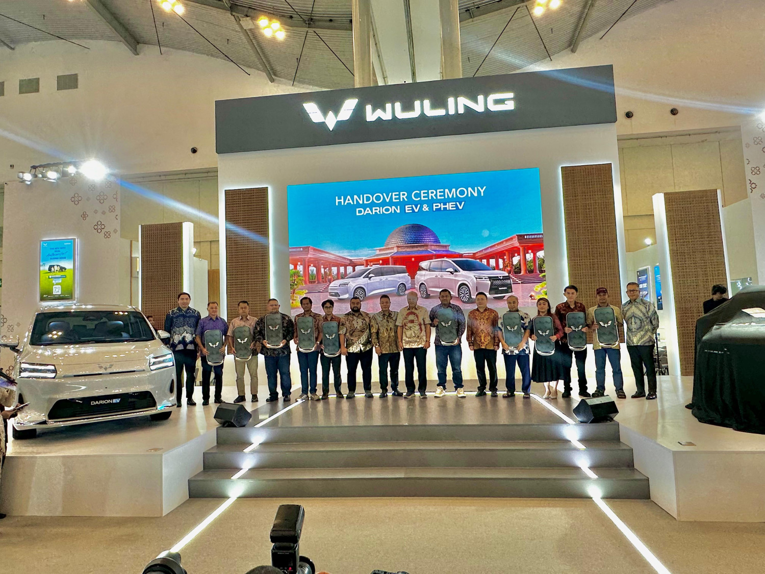 wuling motors, GIIAS 2025, Darion PHEV, Wuling Darion, Wuling Darion EV, Wuling Darion Tembus 1.500 Unit Pemesanan, Jarak Tempuh Jadi Sorotan Utama