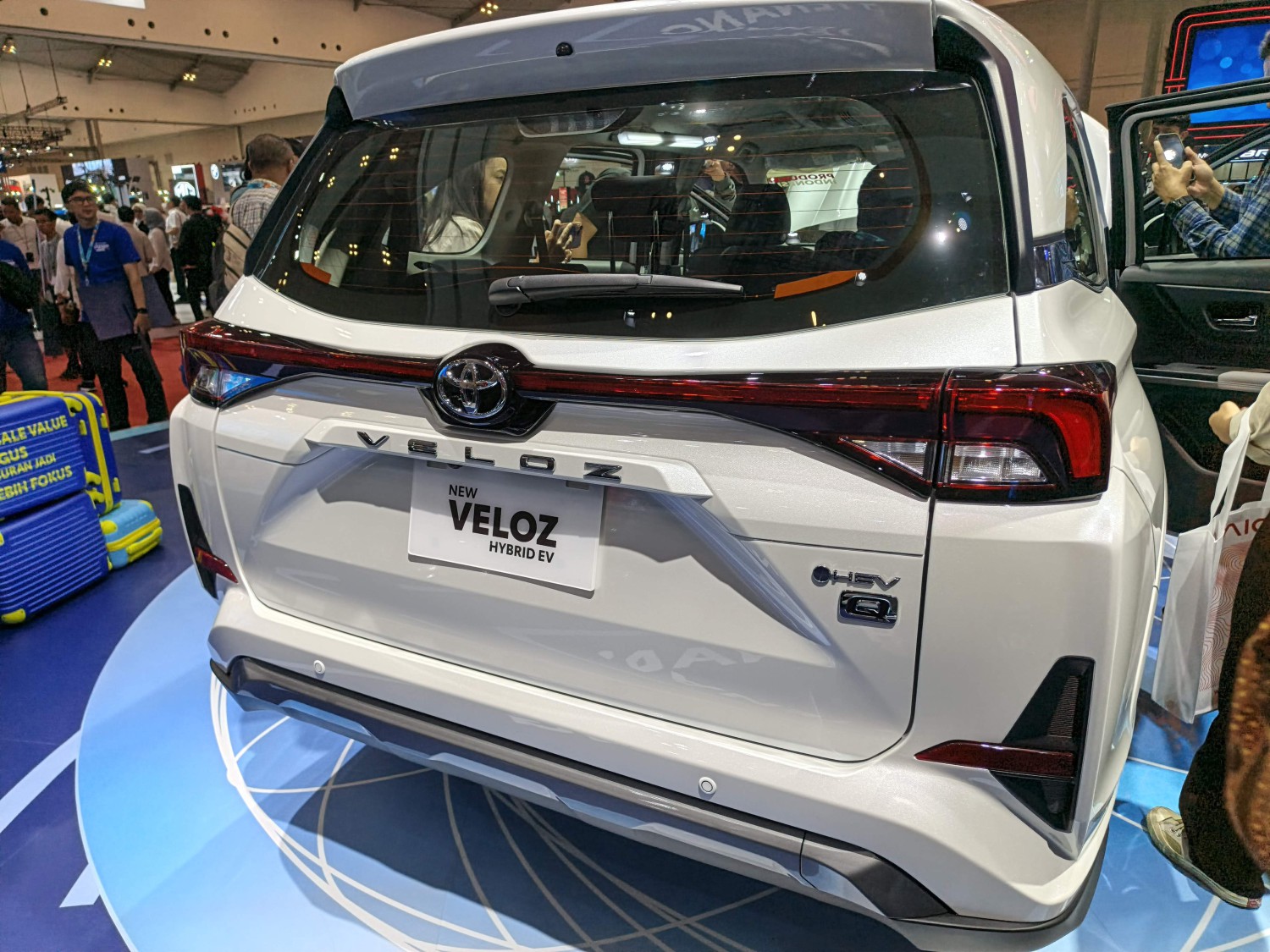 harga, berita foto, Gaikindo Jakarta Auto Week, Toyota Veloz Hybrid, GJAW 2025, Berita Foto: Toyota Veloz Hybrid yang Hadir di GJAW 2025