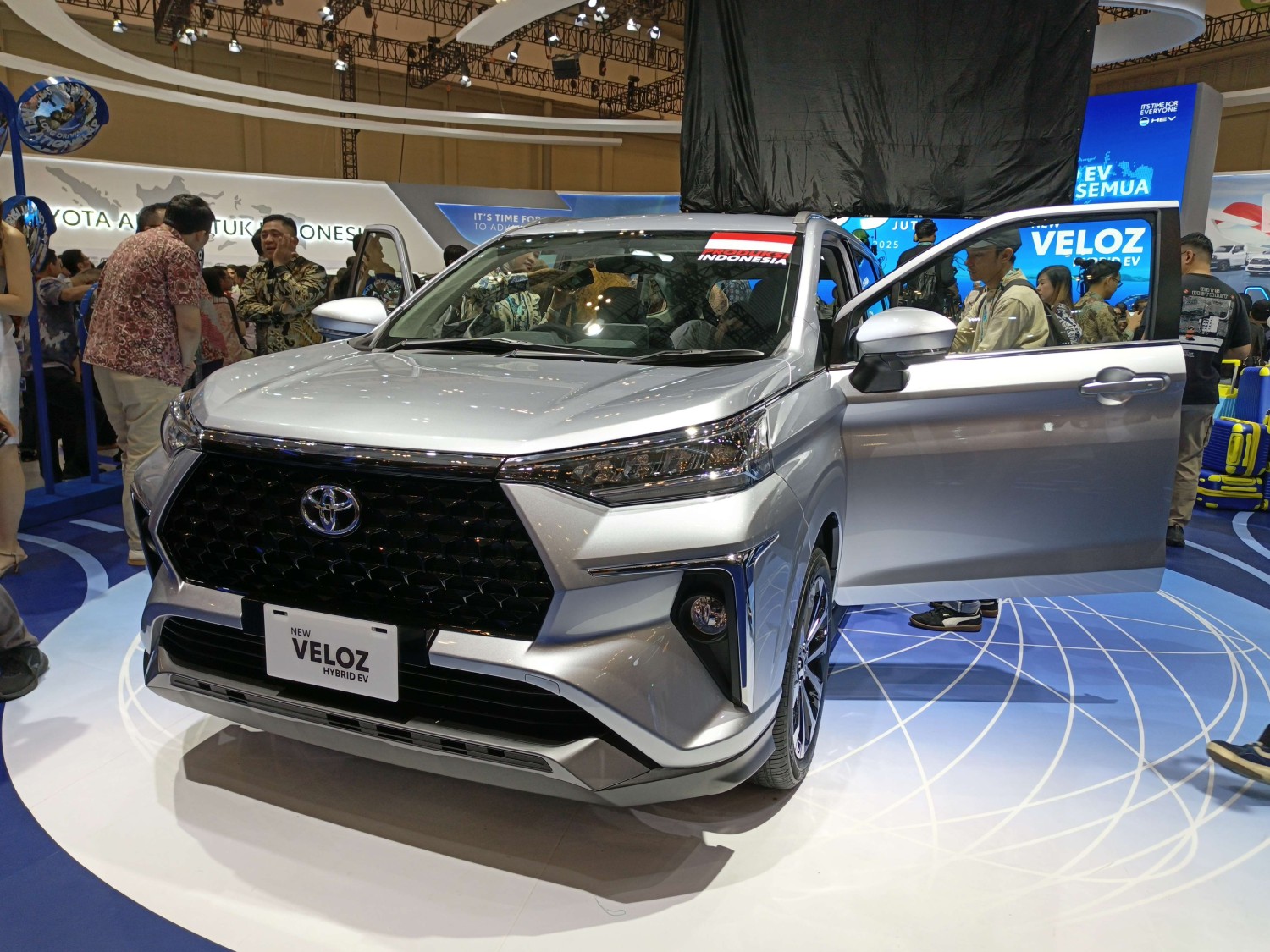 harga, berita foto, Gaikindo Jakarta Auto Week, Toyota Veloz Hybrid, GJAW 2025, Berita Foto: Toyota Veloz Hybrid yang Hadir di GJAW 2025