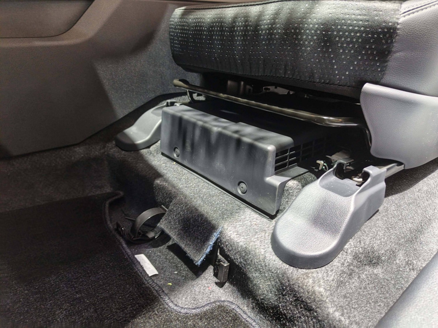 baterai, toyota, lithium-ion, veloz hybrid, GJAW 2025, serial-paralel hybrid, Baru Tahu, Ternyata di Sini Toyota Taruh Baterai Veloz Hybrid