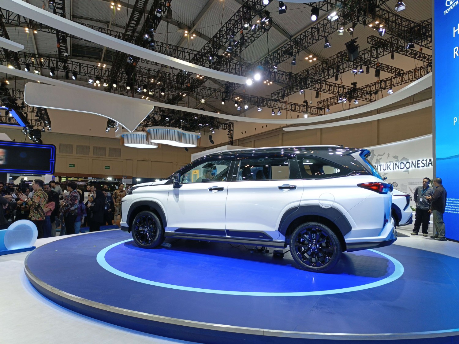 harga, berita foto, Gaikindo Jakarta Auto Week, Toyota Veloz Hybrid, GJAW 2025, Berita Foto: Toyota Veloz Hybrid yang Hadir di GJAW 2025