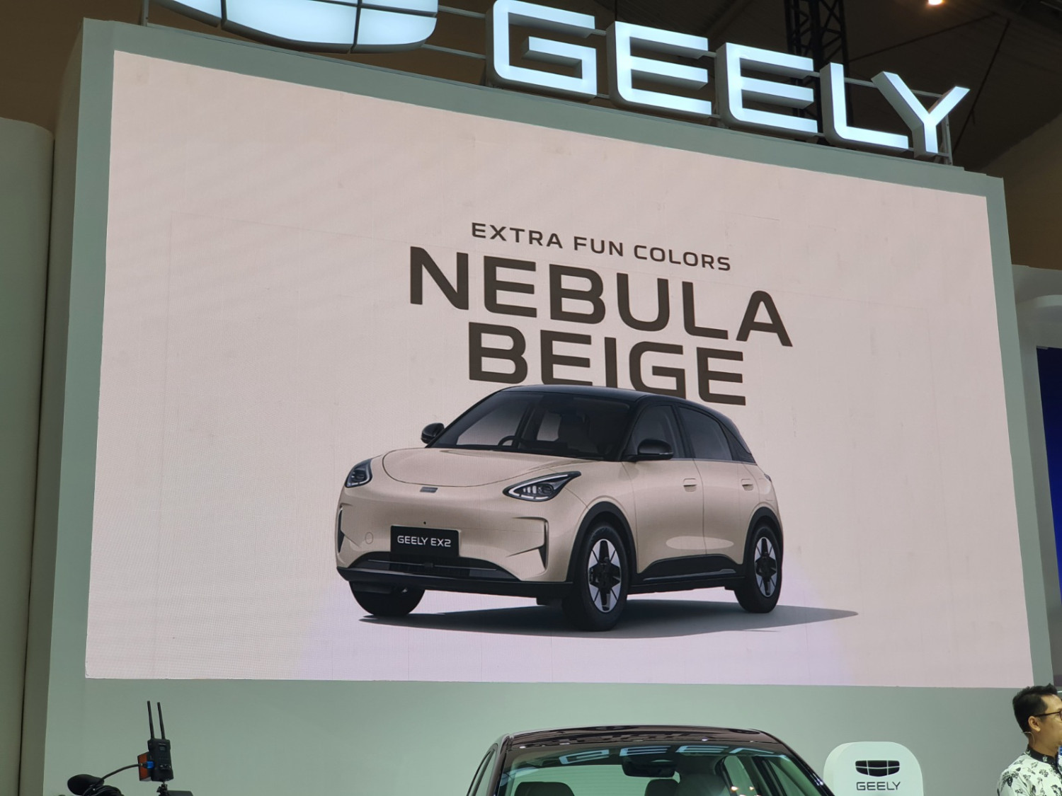 Geely, GJAW 2025, Geely EX2, harga Geely EX2, Banyak Pilihan Warna Lucu, Semurah Ini Harga Geely EX2 di GJAW 2025