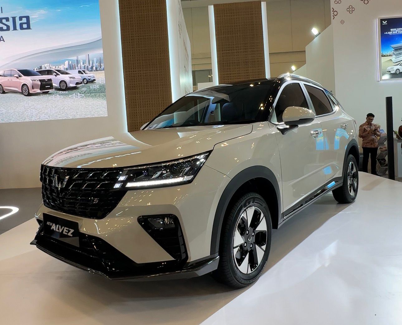 Wuling Almaz, Wuling Motors Indonesia, Wuling Alvez, GJAW 2025, Wuling Alvez S, Alvez dan Almaz Cetak Ribuan Penjualan, Sambut Respon Pasar New Alvez di GJAW 2025