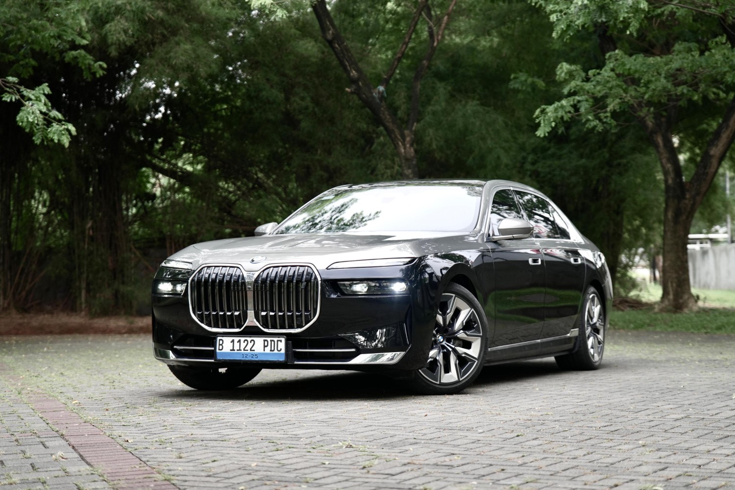 performa, mobil listrik, BMW i7, Tenaga Besar Topang Bobot 2,5 Ton, BMW i7 Bisa Lari Sekencang Ini