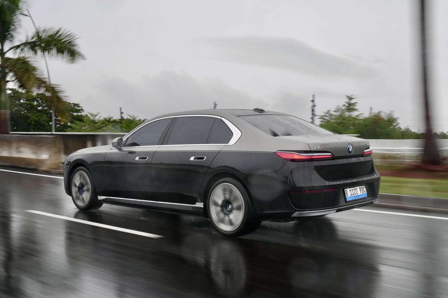 fitur, BMW i7, BMW i7 xDrive60, Cerdasnya BMW Dalam Penggunaan Fitur Canggih Pada Pintu i7 xDrive 60