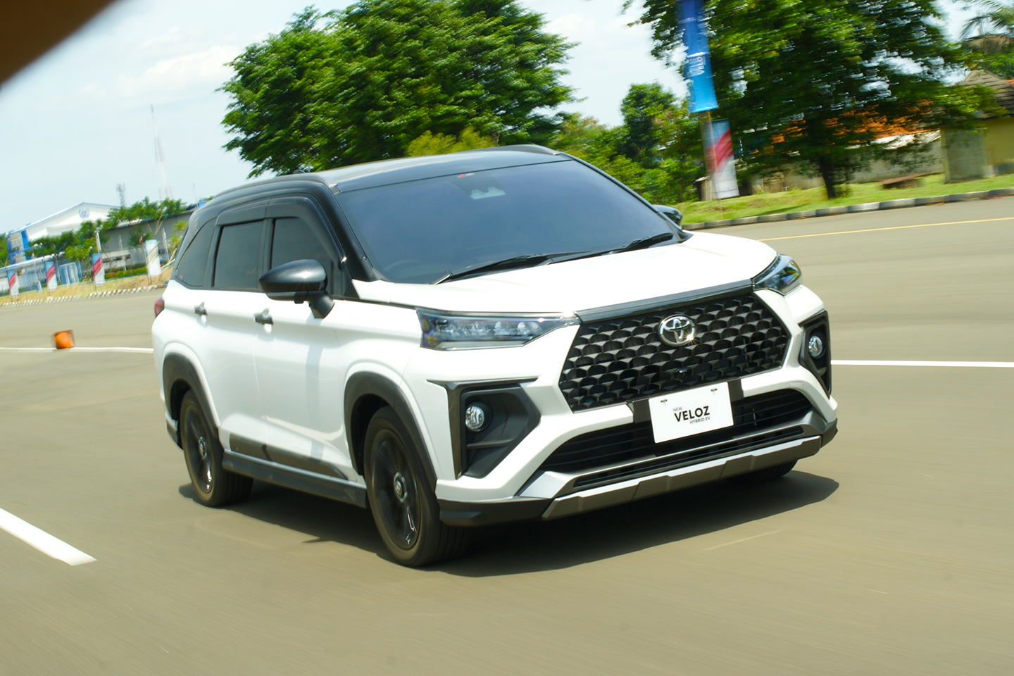 toyota, kabin, mobil baru, baris ketiga, Toyota Veloz Hybrid, Duduk di Baris Ketiga Toyota Veloz Hybrid Tetap Nyaman, Ini Alasannya
