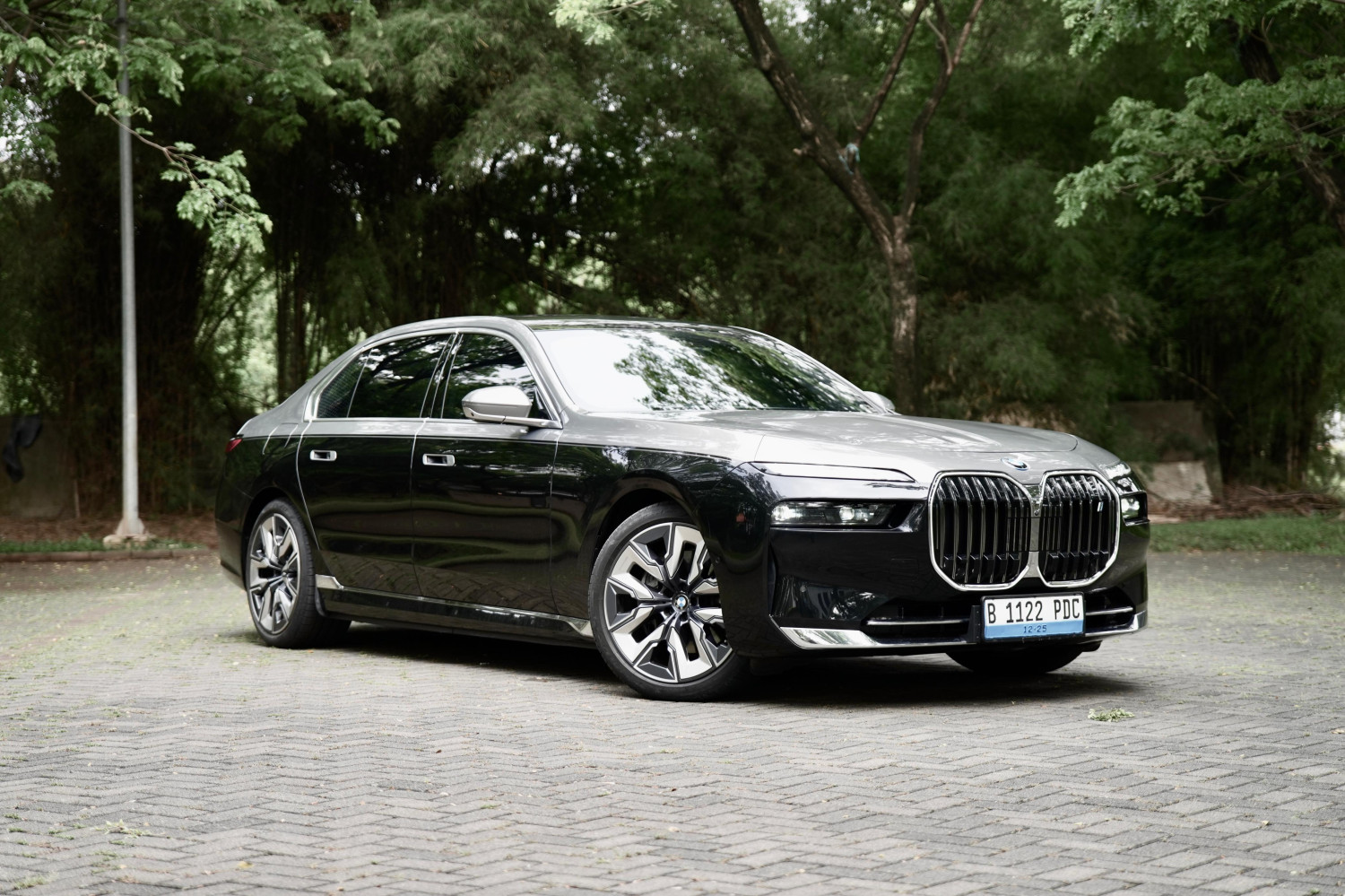 mobil listrik, konsumsi listrik, BMW i7, Bodi Bongsor Dan Berat, Konsumsi Listrik BMW i7 Termasuk Irit?