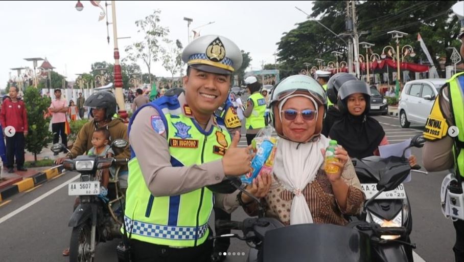operasi zebra, razia polisi, razia lalu lintas, razia kendaraan, Razia Kendaraan Kebumen, Warga Kabupaten Ini Bahagia Ada Razia Operasi Zebra 2025, Sampai Rumah Bawa Oleh-oleh