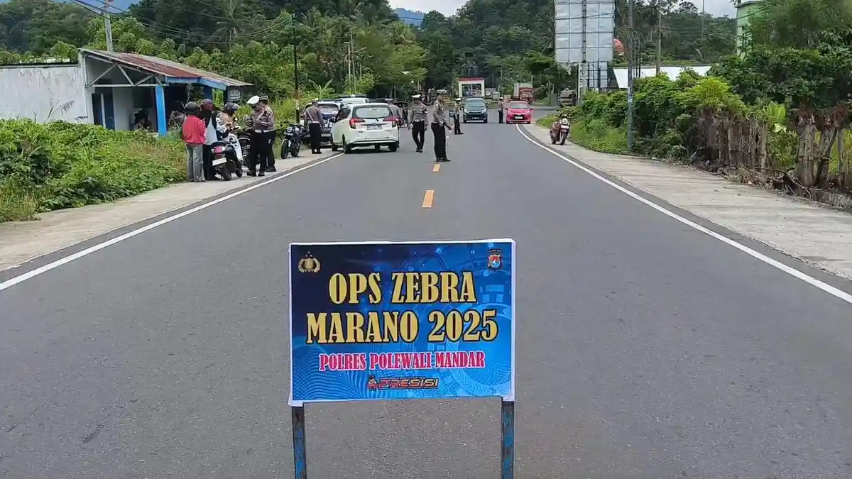 tilang, operasi zebra, razia polisi, razia kendaraan, Operasi Zebra Marano, Kuat-kuatan, Pemotor di Polewali Mandar Pilih Lakukan Ini saat Ketemu Razia Operasi Zebra 2025