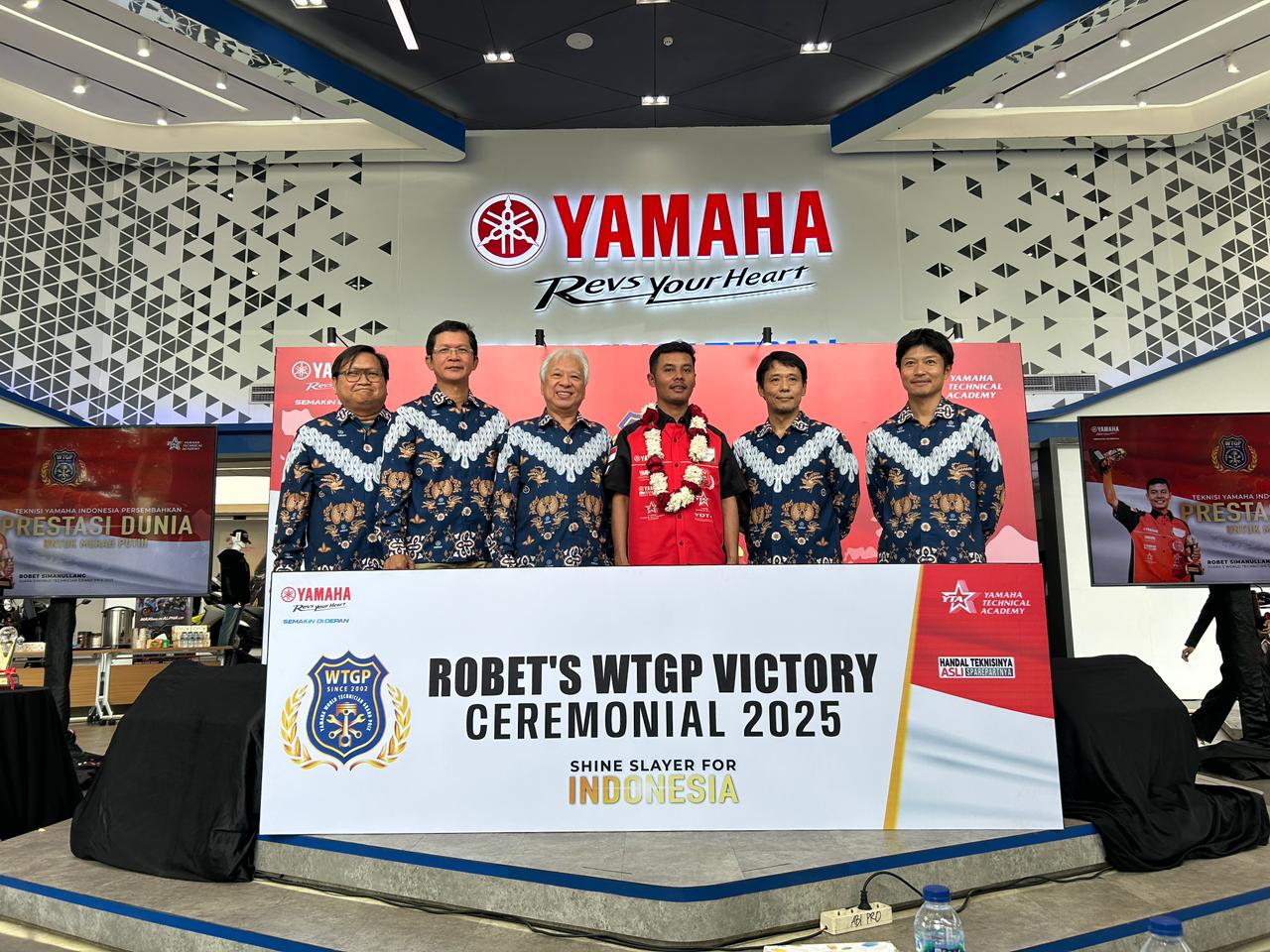 yamaha, teknisi, yamaha indonesia, WTGP, Robert B Simanullang, Yamaha Indonesia Apresiasi Langsung Teknisi yang Jadi Juara Dunia WTGP
