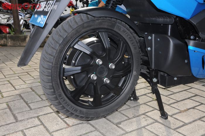 ganti ban, alva, ban motor listrik, Enggak Bisa Sembarangan, Begini Cara Aman Ganti Ban Motor Listrik