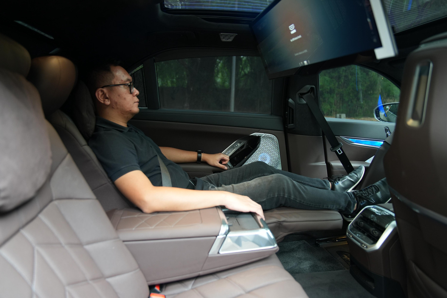 bising, BMW i7, BMW i7 xDrive60, Harga Rp 3,5 Miliar, BMW i7 Tawarkan Kekedapan Kabin Bak Ruang VIP