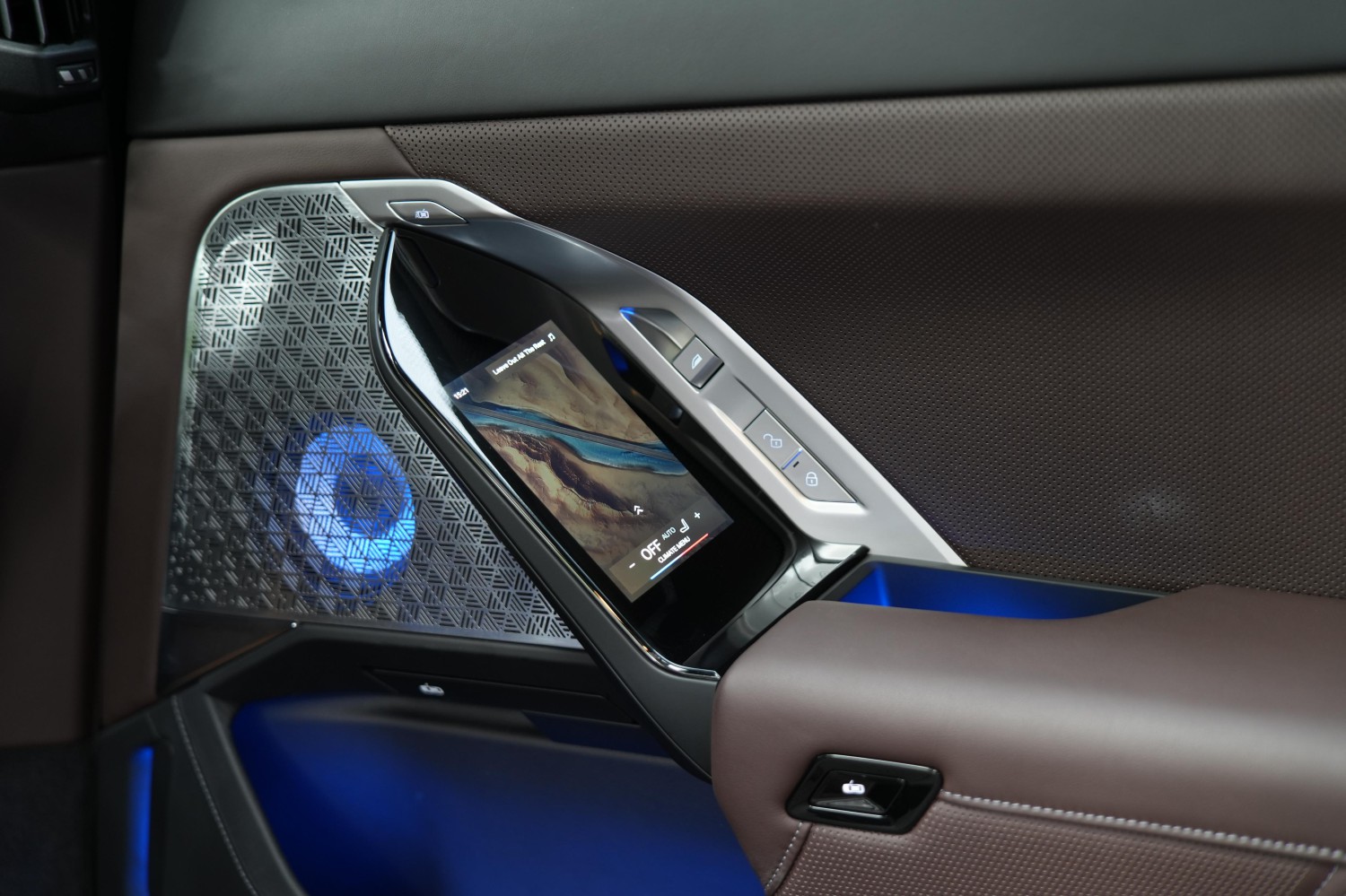 fitur, BMW i7, BMW i7 xDrive60, Cerdasnya BMW Dalam Penggunaan Fitur Canggih Pada Pintu i7 xDrive 60