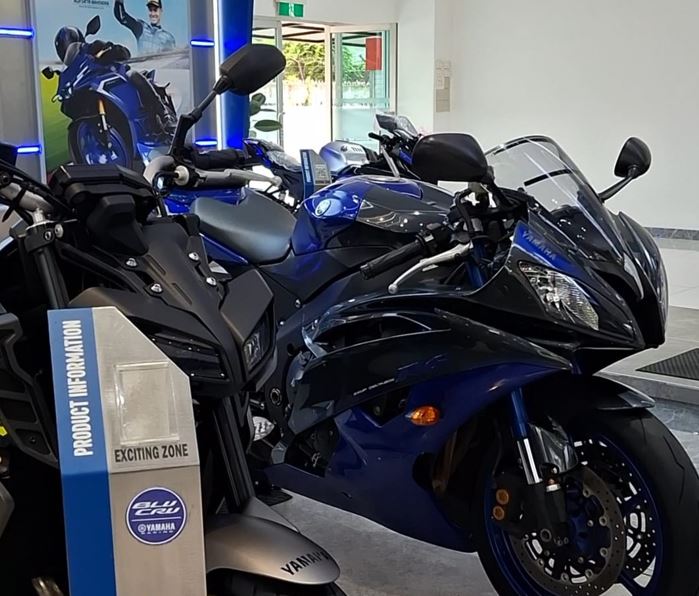 yamaha, yamaha mt-09, yamaha r6, Yamaha Flagship Shop Semarang, Yamaha Flagship Shop Semarang Pamer Dua Moge Andalan Pabrikan Garpu Tala
