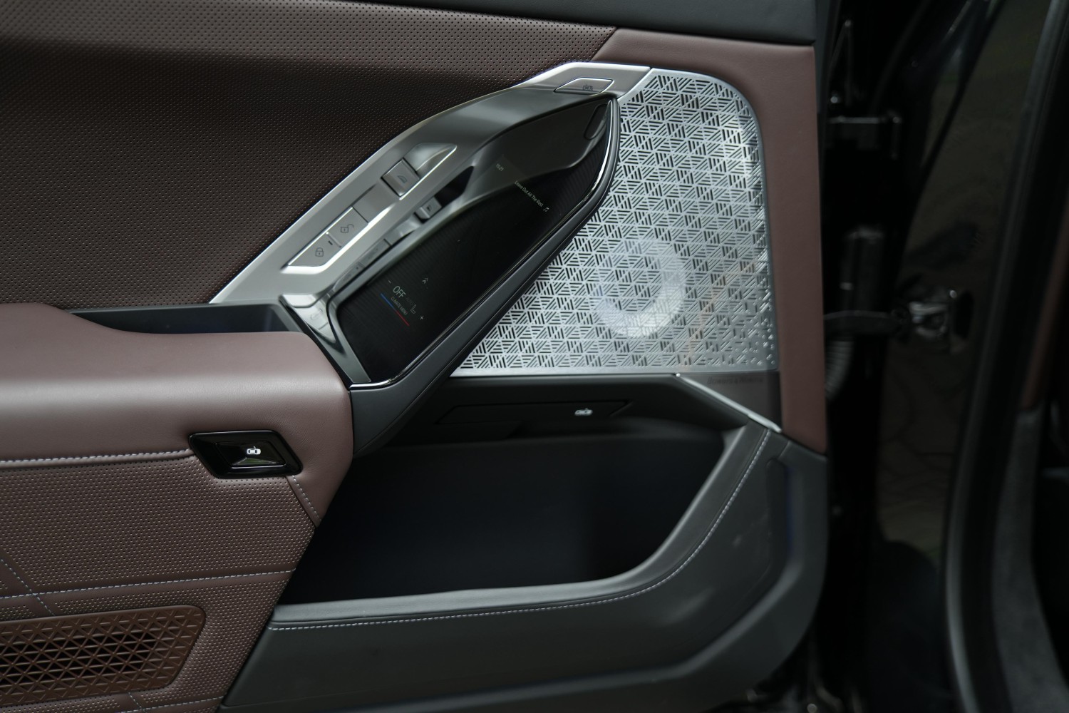 sistem audio, Bowers & Wilkins, BMW i7, BMW i7 xDrive60, Demi Kualitas Audio Terbaik, BMW i7 Gunakan Speaker Sebanyak Ini
