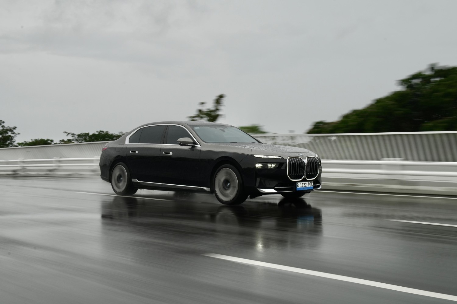 akselerasi, mobil listrik, BMW i7, hyundai ioniq 6, Sesama Sedan Flagship, Adu Kencang Hyundai IONIQ 6 Vs BMW i7
