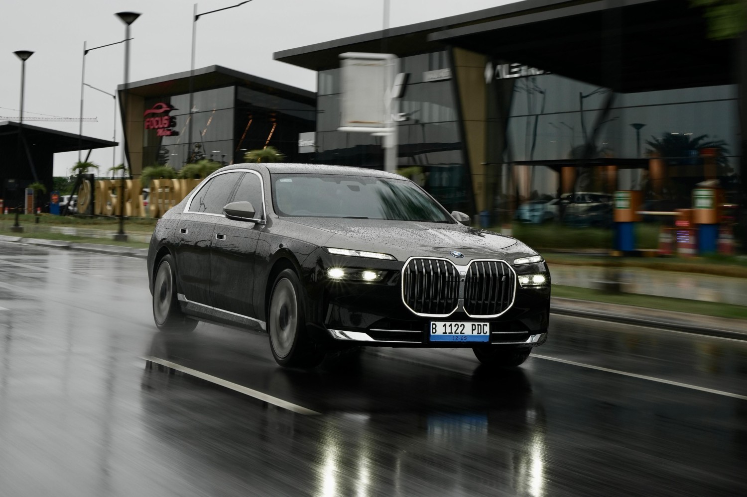 mobil listrik, BMW i7, BMW i7 xDrive60, Sedan Mewah Tenaga Listrik, Ini Rasa Berkendara BMW i7 xDrive60