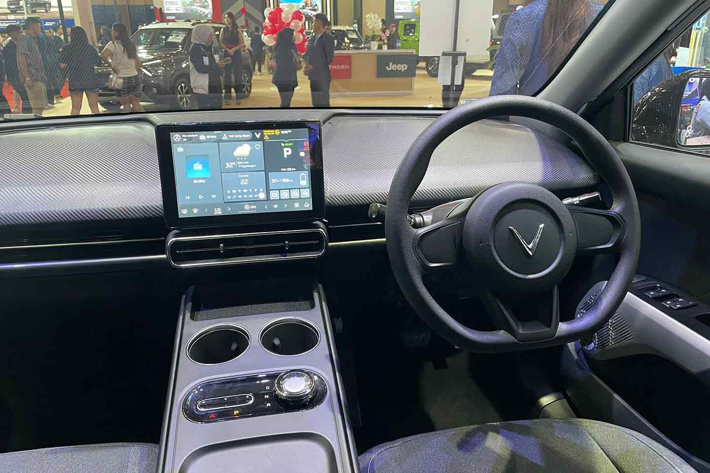 mobil baru, mobil listrik, vinfast, VinFast Limo Green, GJAW 2025, Mengintip Kabin VinFast Limo Green, Ketemu Empat Hal Unik Ini