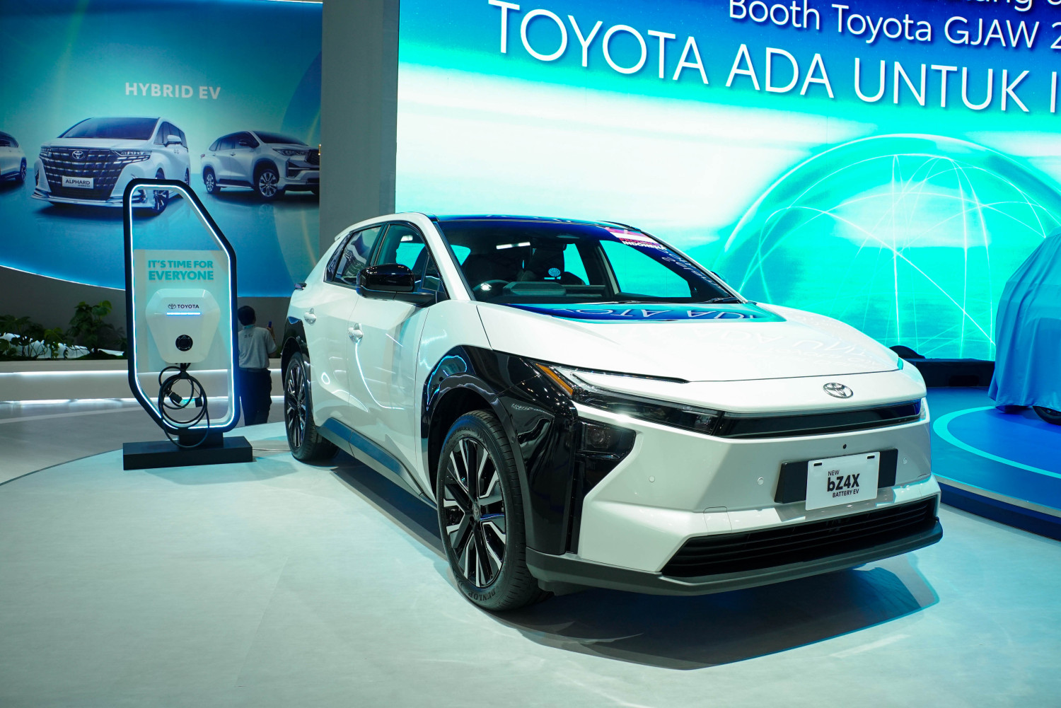 toyota, mobil baru, mobil listrik, Toyota bZ4X, Toyota bZ4X Spek CKD Makin Keren, Jarak Tempuhnya Bikin Tenang Hati