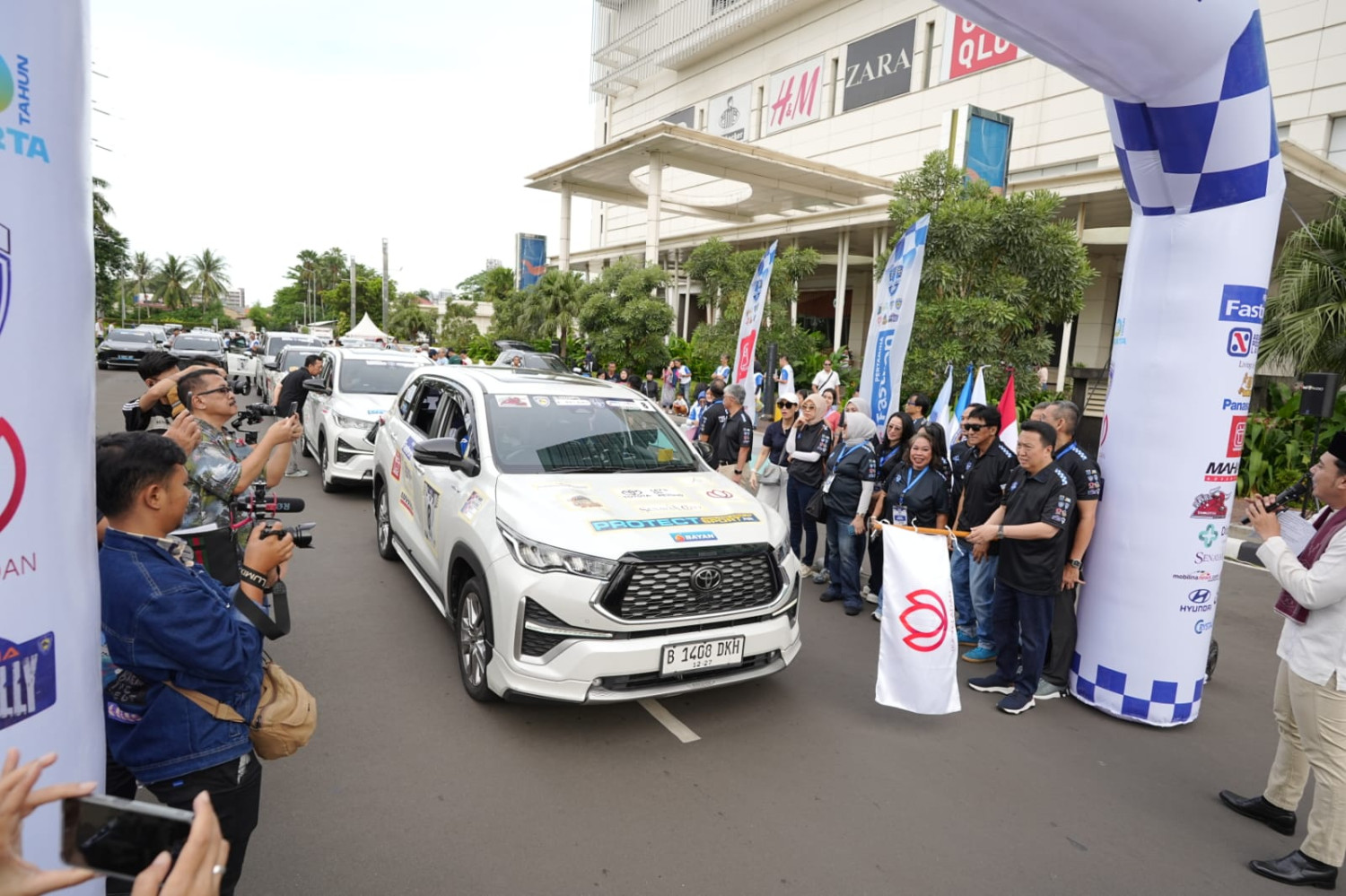 Toyota bZ4X, Toyota Yaris Cross HEV, Protect Surabaya Sidoarjo Rally Team, Protect SSRT, City Rally 2025, Toyota Kijang Innova Zenix HEV, Andalkan Mobil Listrik dan Hybrid Toyota, Protect SSRT Borong Piala di City Rally Final Round 2025