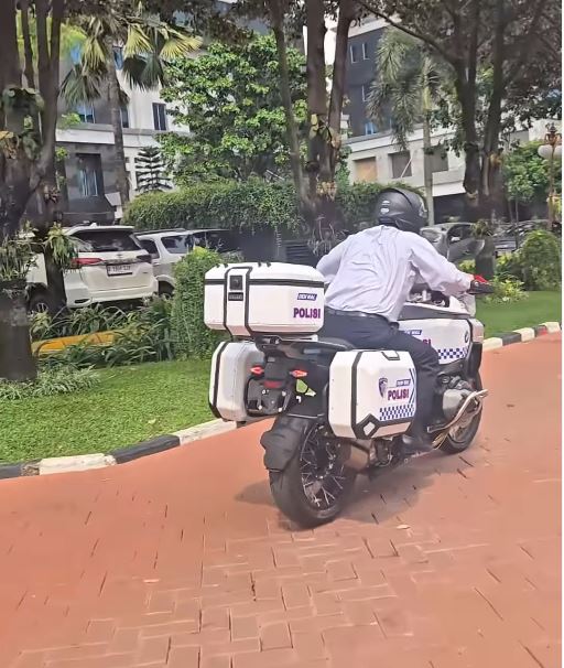 menteri keuangan, BMW R 1300 GS, BMW R 1300 GS Adventure, Purbaya Yudhi Sadewa, Moge Patwal BMW, Iseng Jajal Motor Patwal, Menkeu Purbaya Kejambak Tenaga Moge Seharga Rp 1 Miliar Lebih Ini