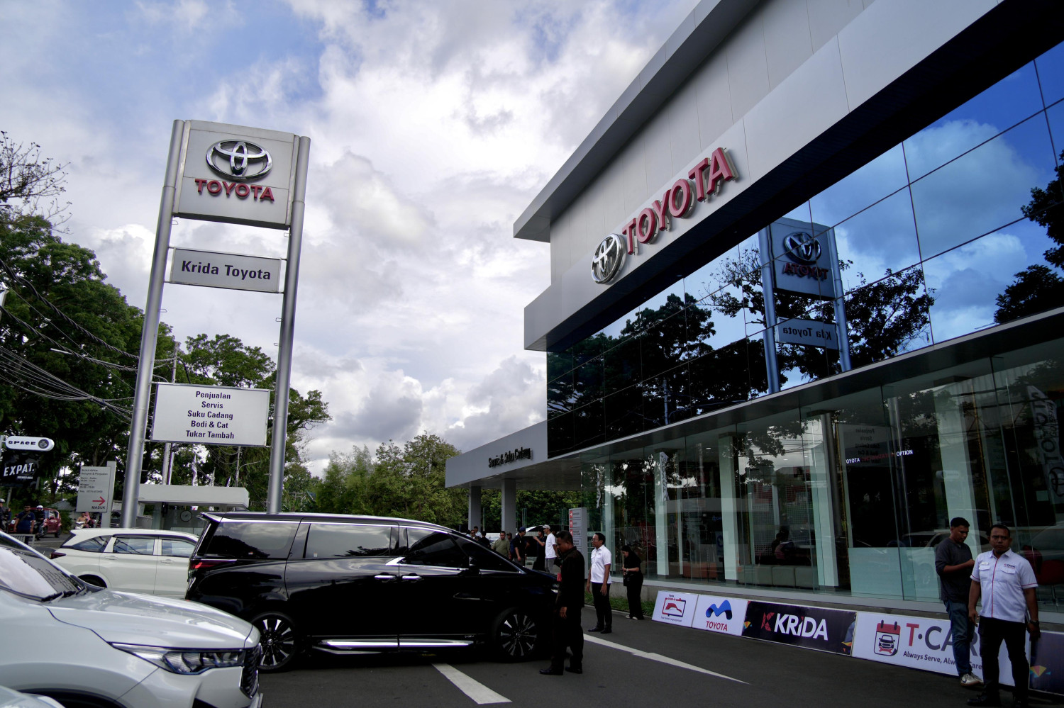 lombok, dealer, dealer resmi, Krida Toyota, Dealer Toyota Paling Keren Di Lombok, Krida Toyota Punya Fasilitas Ini