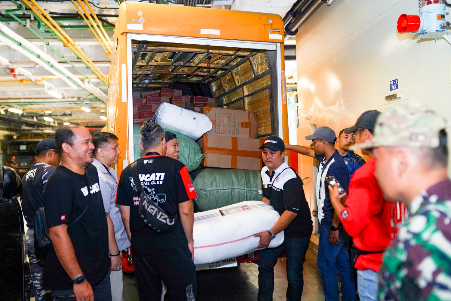 DOCI, Ducati Official Club Indonesia (DOCI), Banjir Sumatra, Jalur Turing Kena Banjir Bandang, Komunitas Ducati Gandeng TNI AL Kirim Bantuan ke Sumatera
